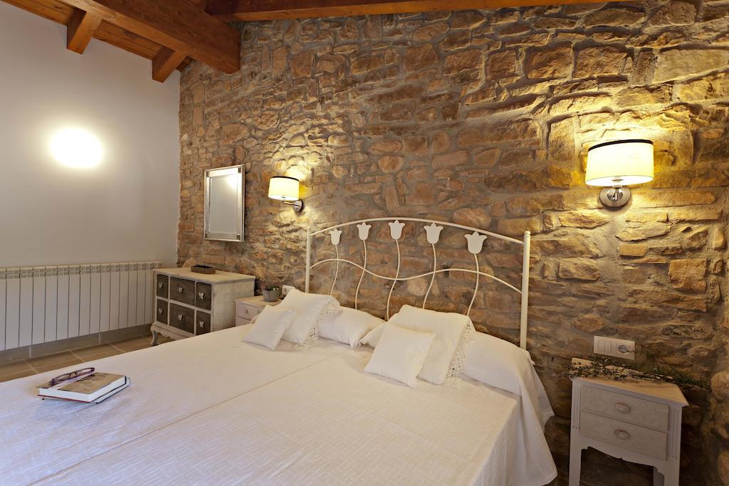 Masia Ca L'Anima Hotel La Baronia de Rialb Habitación foto